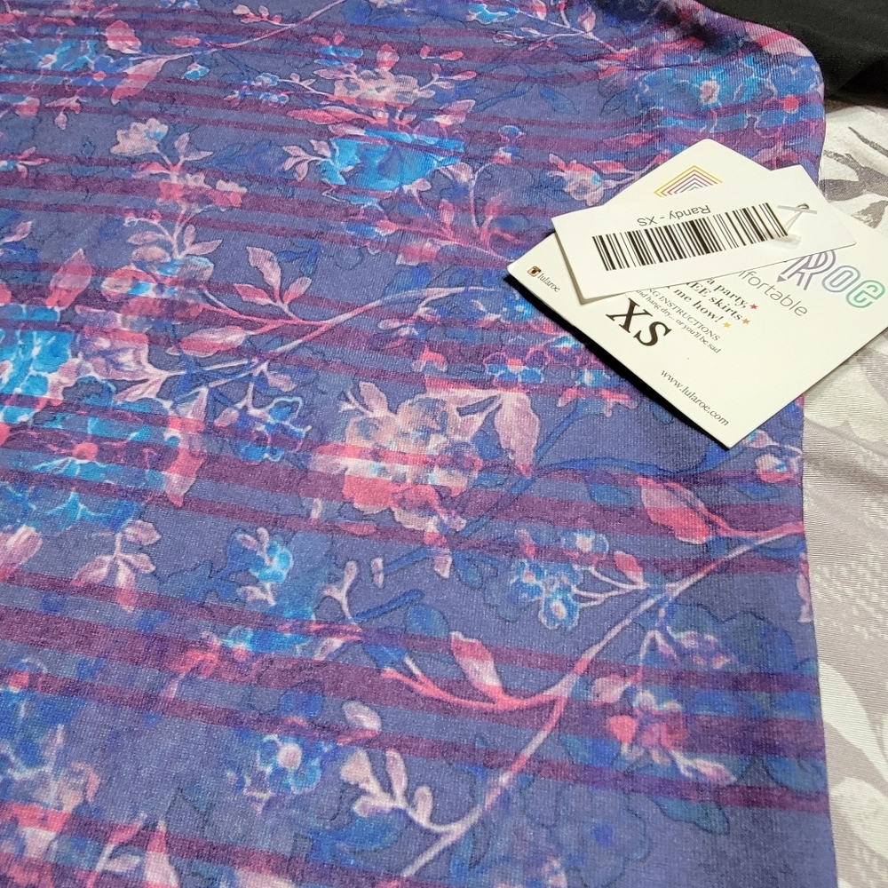 Gorgeous Lularoe Randy tee - Picture 2 of 2
